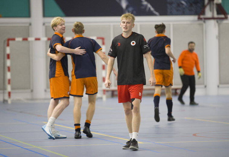 WIA 7 kruist de degens met Excelsior 5